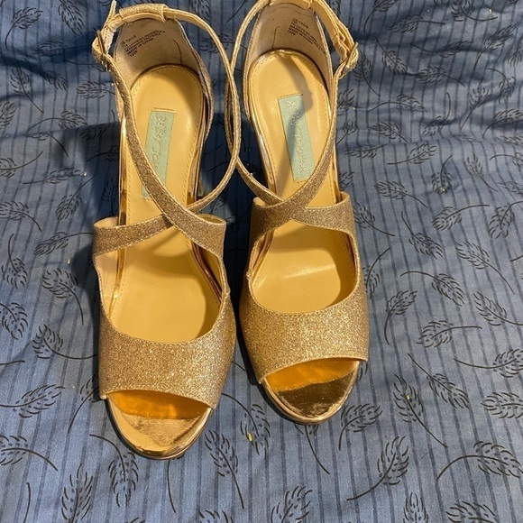 Blue by Betsey Johnson Tacie womens cross glitter heels 7 - Picture 2 of 5